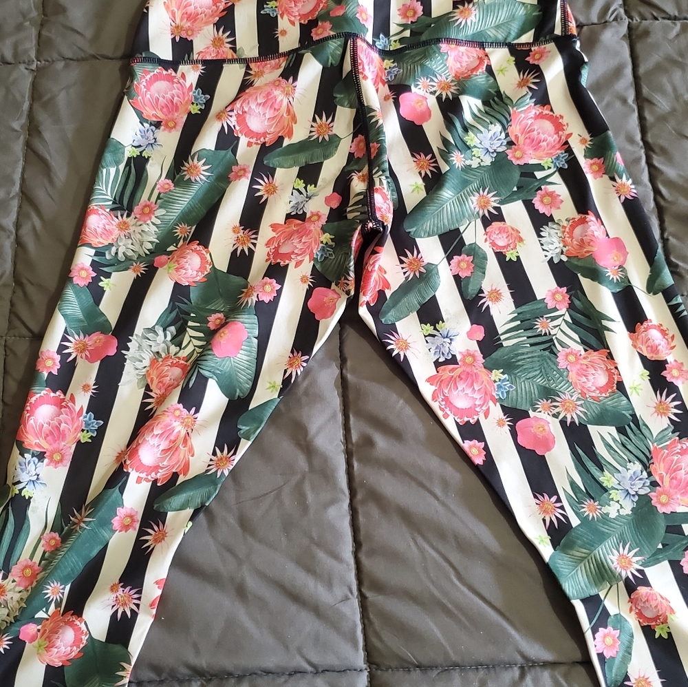 Lululemon Wunder Stripes Floral Capri